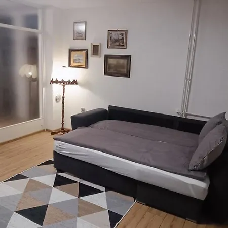 And Quiet Apartament *